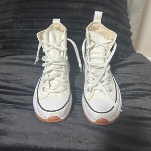 Converse Run Star Hike Lugged Hi in White, Black & Gum